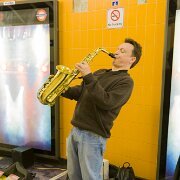 2006-03-10_09906_WTA_5DM1 Busker - London Tube