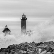 2020-03-29_001790_WTA_5DM4 Grand Haven Lighthouse Waves