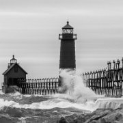2020-03-29_002003_WTA_5DM4 Grand Haven Lighthouse Waves
