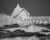 2022-12-28_147428_WTA_R5 Lighthouses - Ice Grand Haven, Michigan