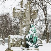 2013-03-16_12-23_16639_WTA_5DM3 The Woodlawn cemetery was established in 1895 and immediately attracted some of the most notable names in the city.The grounds encompass 140 acres (57 ha) and...
