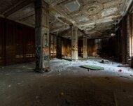 2014-04-12_10-21_14990_WTA_5DM3 The Lee Plaza (also known as the Lee Plaza Hotel or Lee Plaza Apartments) is a vacant high-rise apartment building located at 2240 West Grand Boulevard in...